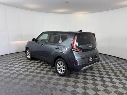 Used 2025 Kia Soul LX w/ LX Technology Package FWD image 8