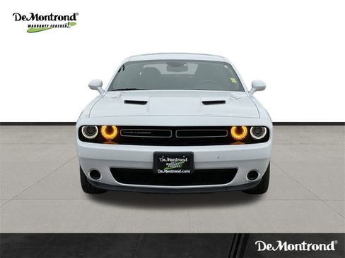 Used 2023 Dodge Challenger SXT image 2