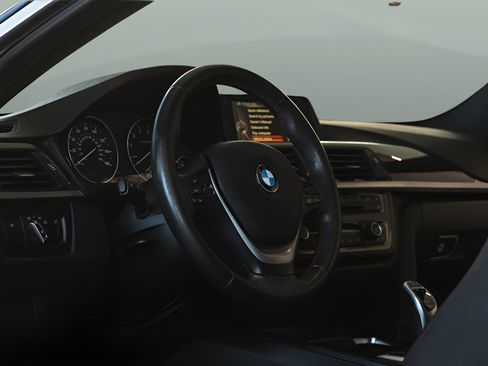 Used 2017 BMW 430i Coupe w/ Driver Assistance Package image 11