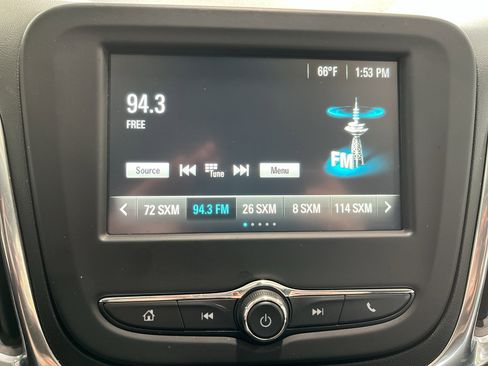 Used 2018 Chevrolet Equinox LT image 22