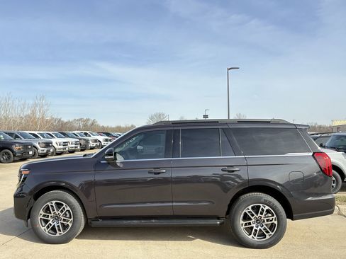 New 2026 Ford Expedition Active image 3