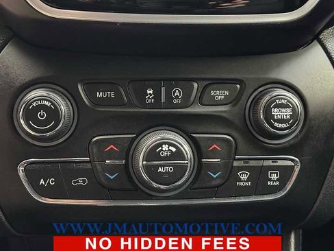 Used 2020 Jeep Cherokee Limited image 24