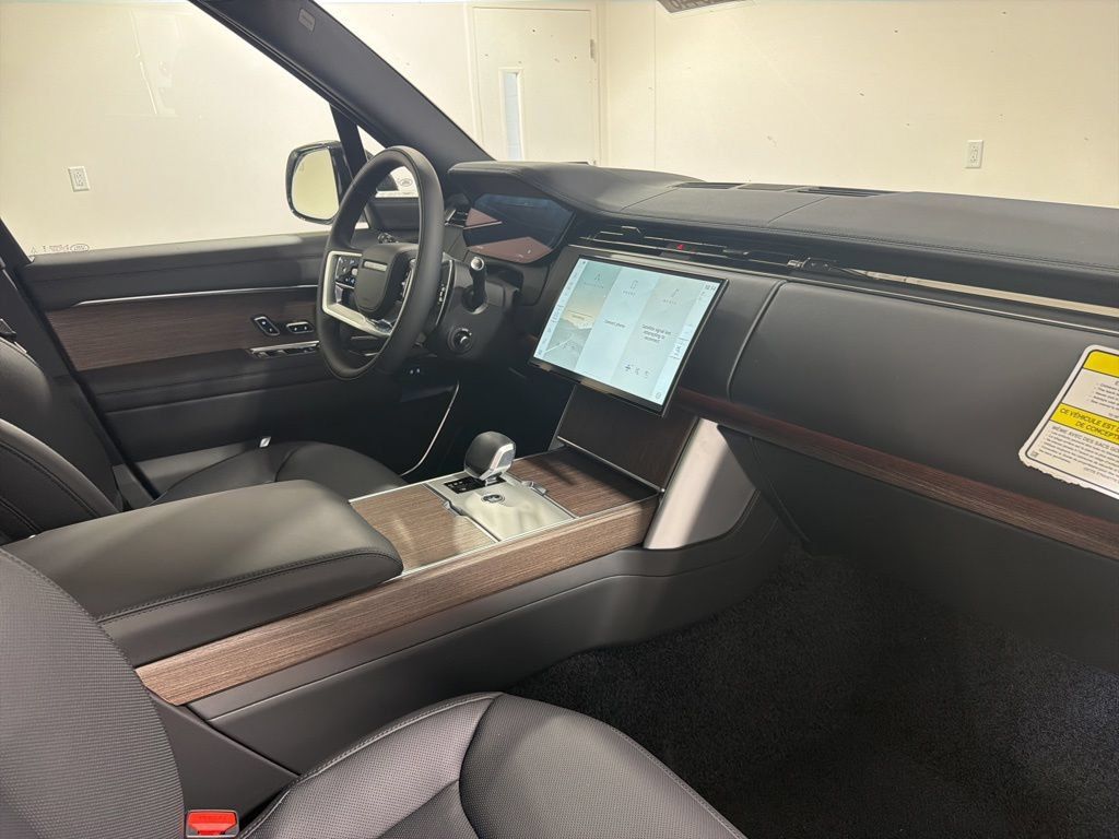 New 2026 Land Rover Range Rover Long Wheelbase SE AWD/4WD image 24