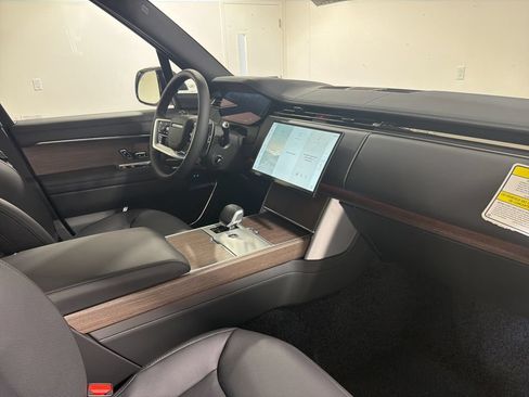 New 2026 Land Rover Range Rover Long Wheelbase SE AWD/4WD image 24