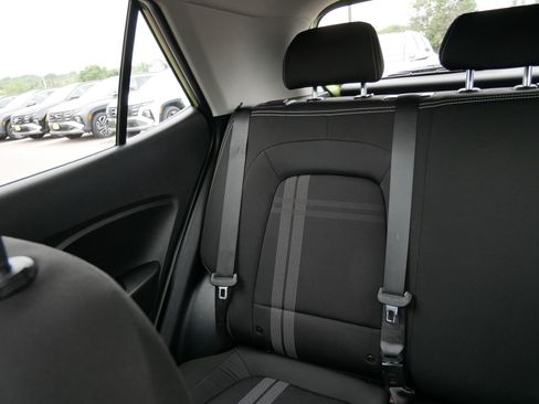 Used 2022 Hyundai Venue SEL FWD image 12