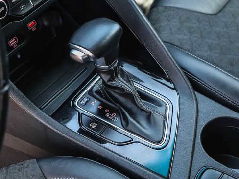 Used 2020 Kia Niro EX FWD image 20