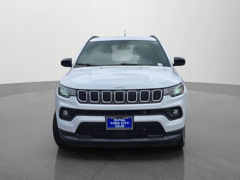 Used 2024 Jeep Compass Latitude w/ Altitude Special Edition AWD/4WD image 2