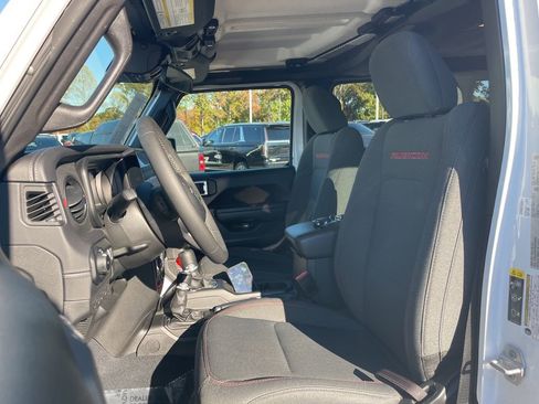 Used 2025 Jeep Wrangler Unlimited Rubicon image 9