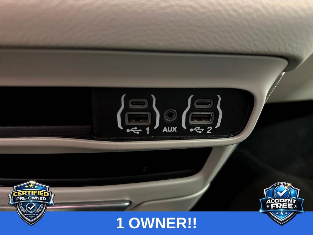 Used 2024 Chrysler Pacifica Touring-L FWD image 18
