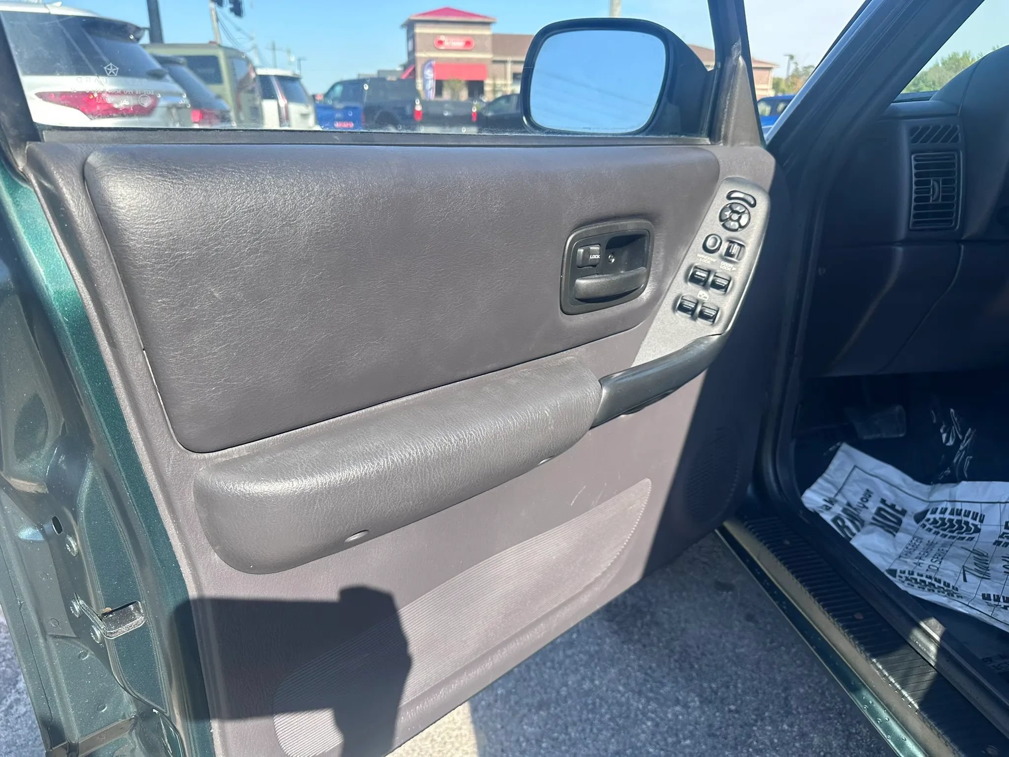 Used 2001 Jeep Cherokee Sport AWD/4WD image 15