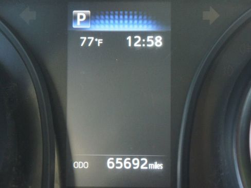 Used 2023 Toyota Camry SE image 4