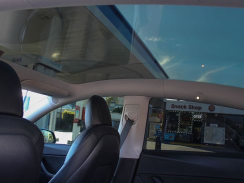 Used 2021 Tesla Model Y Long Range image 21