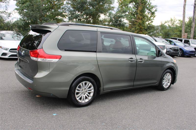 Used 2013 Toyota Sienna XLE FWD image 7