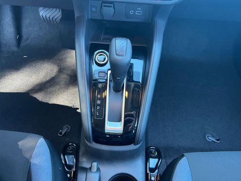 Used 2025 Nissan Versa SV image 39