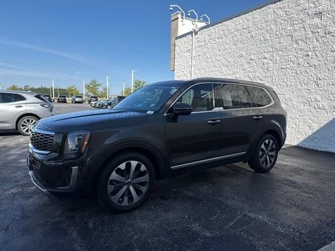 Used 2020 Kia Telluride S w/ S 8 Passenger Seating Package FWD image 3
