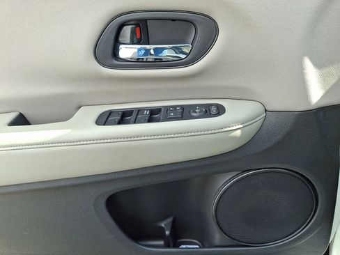 Used 2017 Honda HR-V LX image 12