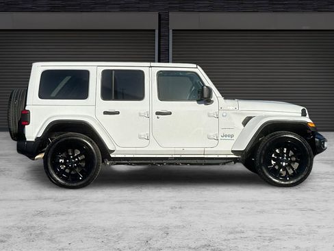 Used 2024 Jeep Wrangler Unlimited Sahara AWD/4WD image 3