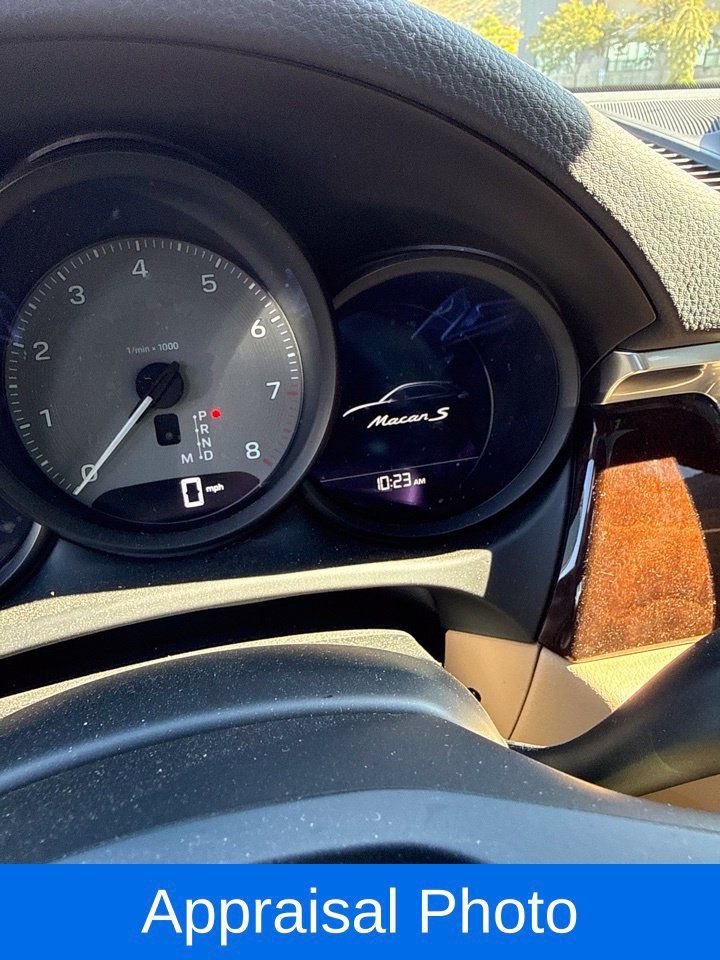 Certified 2023 Porsche Macan S AWD/4WD image 4