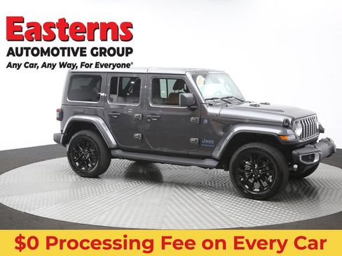 Used 2025 Jeep Wrangler Unlimited Sahara AWD/4WD image 47