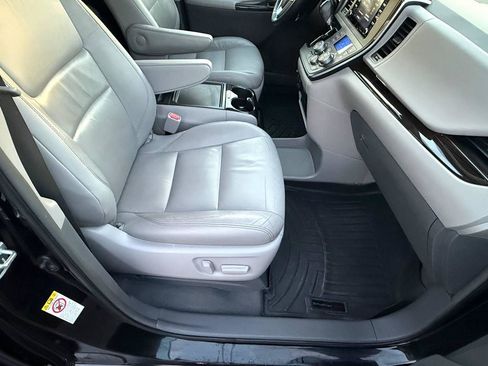 Used 2019 Toyota Sienna XLE FWD image 24