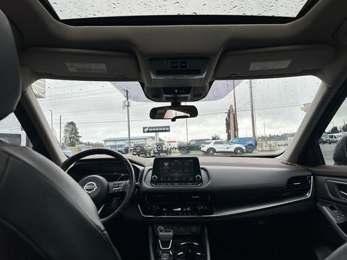 Used 2021 Nissan Rogue SV w/ Premium Package image 24