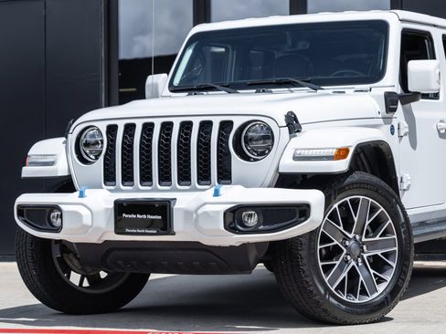 Used 2022 Jeep Wrangler Unlimited Sahara AWD/4WD image 3