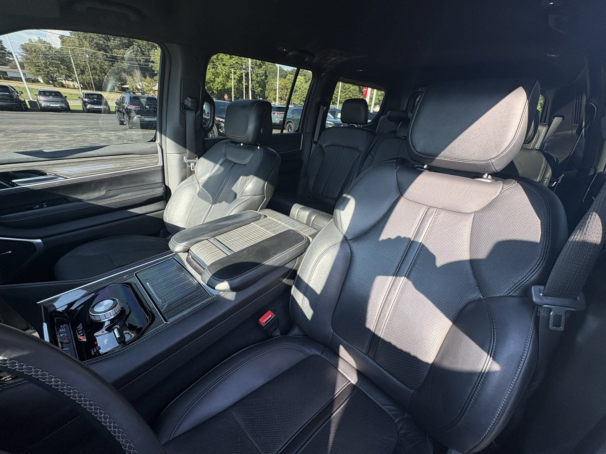 Used 2022 Jeep Wagoneer Series II AWD/4WD image 15