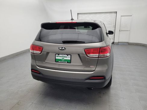 Used 2017 Kia Sorento L FWD image 7