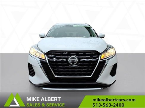 Used 2021 Nissan Kicks SV image 2