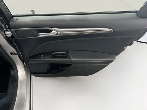 Used 2017 Ford Fusion SE image 29