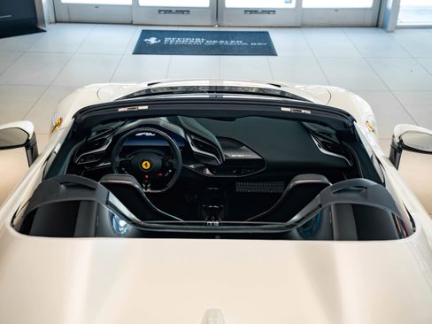 Used 2025 Ferrari SF90 Spider image 15