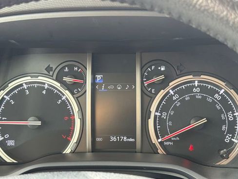Used 2024 Toyota 4Runner TRD Off-Road Premium AWD/4WD image 34