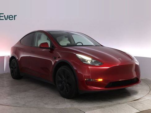 Used 2025 Tesla Model Y Long Range RWD image 13