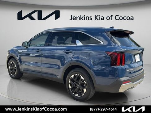 Used 2024 Kia Sorento S w/ Panoramic Sunroof Package FWD image 8