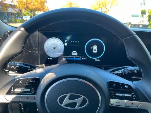 Used 2025 Hyundai Elantra SEL image 25