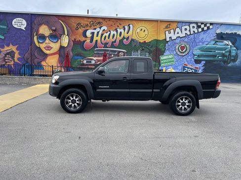 Used 2013 Toyota Tacoma 4x4 Access Cab V6 w/ Convenience Pkg image 2