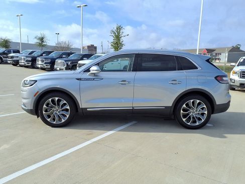 Used 2022 Lincoln Nautilus Reserve w/ Luxury Package image 9