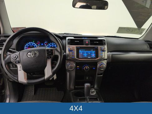 Used 2018 Toyota 4Runner SR5 AWD/4WD image 7
