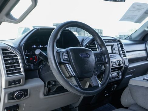 Used 2017 Ford F550 2WD Regular Cab Super Duty image 26