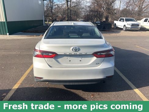 Used 2022 Toyota Camry LE image 3