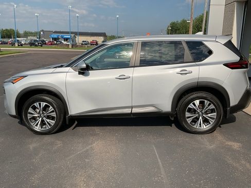 Used 2022 Nissan Rogue SV image 8