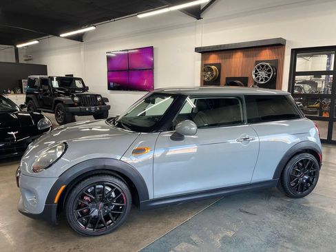 Used 2019 MINI Cooper 2-Door Hardtop FWD image 5