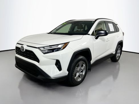 Used 2025 Toyota RAV4 LE AWD/4WD image 10