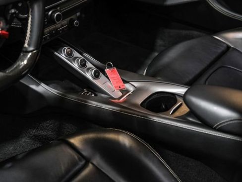 Used 2019 Ferrari Portofino image 31