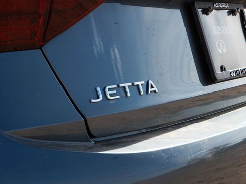 Used 2024 Volkswagen Jetta SE image 27