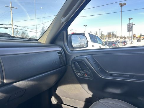 Used 2004 Jeep Grand Cherokee Laredo w/ Tan Your Hide Group image 22
