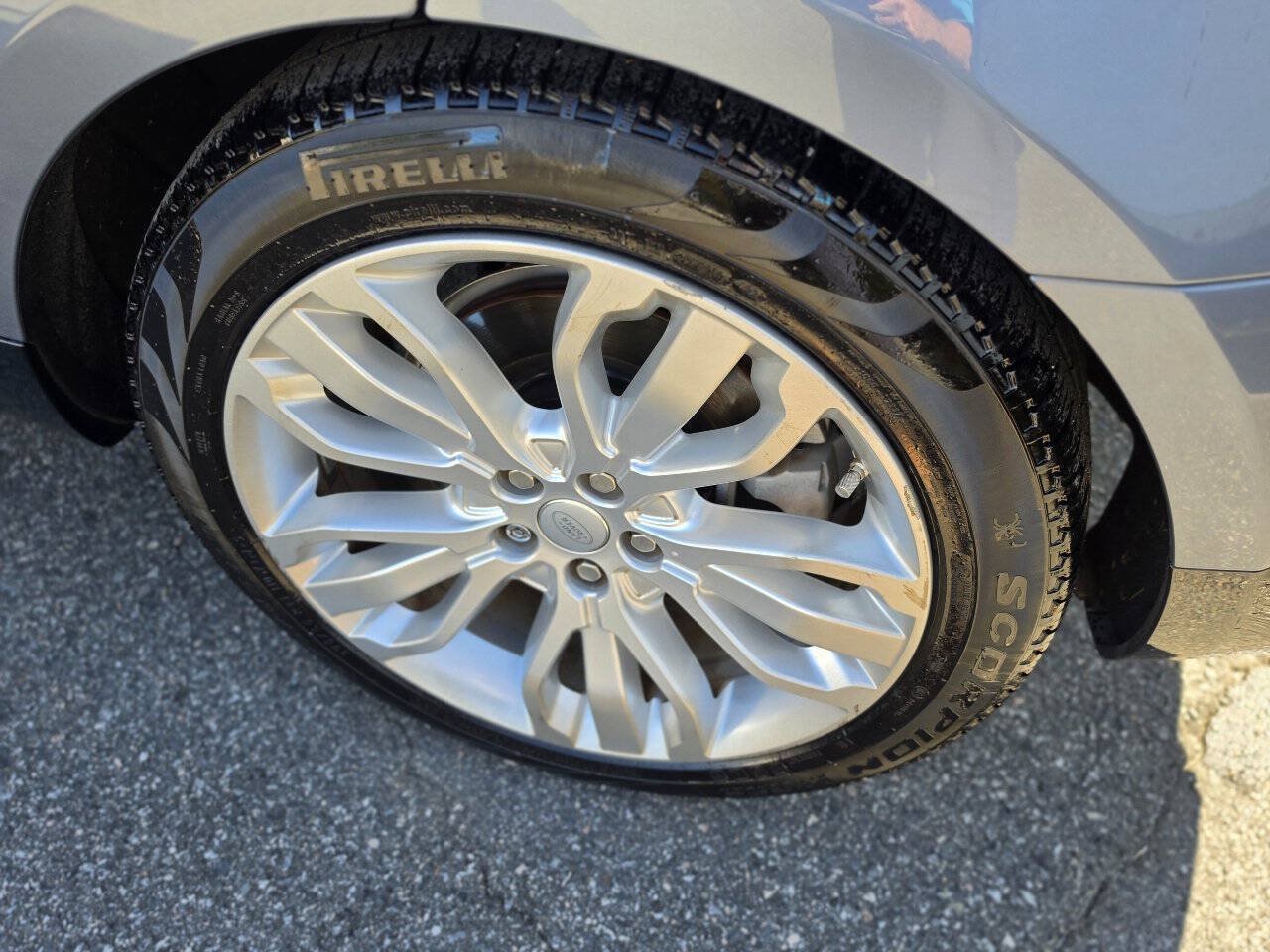 Used 2019 Land Rover Range Rover Sport HSE AWD/4WD image 39