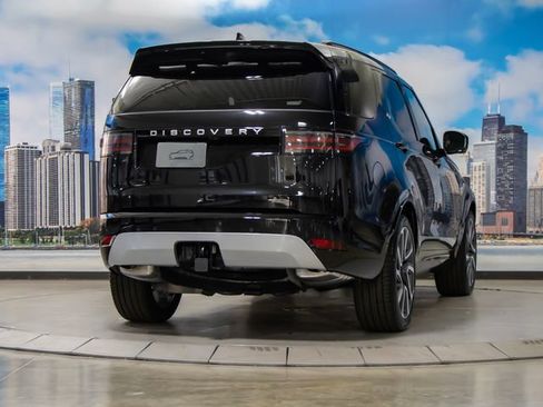 Used 2025 Land Rover Discovery Metropolitan Edition AWD/4WD image 8