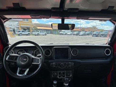 Used 2022 Jeep Wrangler Unlimited Sahara w/ Dual Top Group AWD/4WD image 11