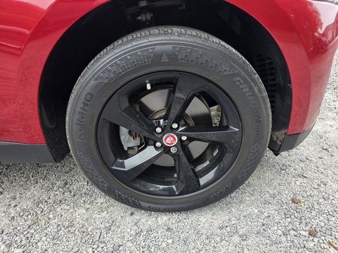 Used 2017 Jaguar F-PACE Premium image 9